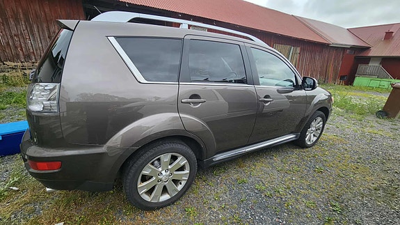 Mitsubishi Outlander 2 of 17