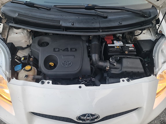 Toyota Yaris 8 of 11