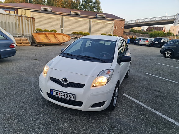 Toyota Yaris 4 of 11