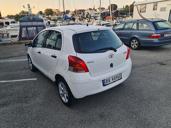 Toyota Yaris 7 of 11