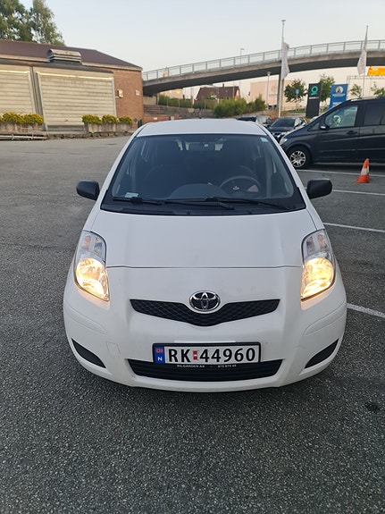 Toyota Yaris 6 of 11