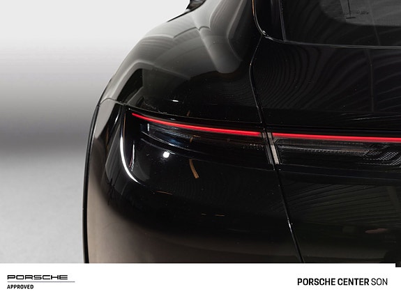 Porsche Taycan Cross Turismo 14 of 30