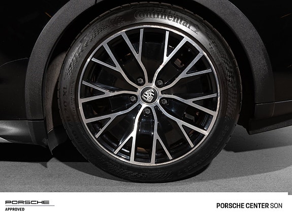 Porsche Taycan Cross Turismo 20 of 30