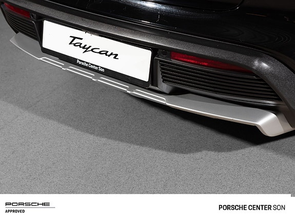 Porsche Taycan Cross Turismo 16 of 30
