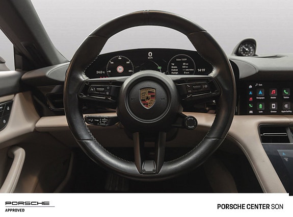 Porsche Taycan Cross Turismo 22 of 30