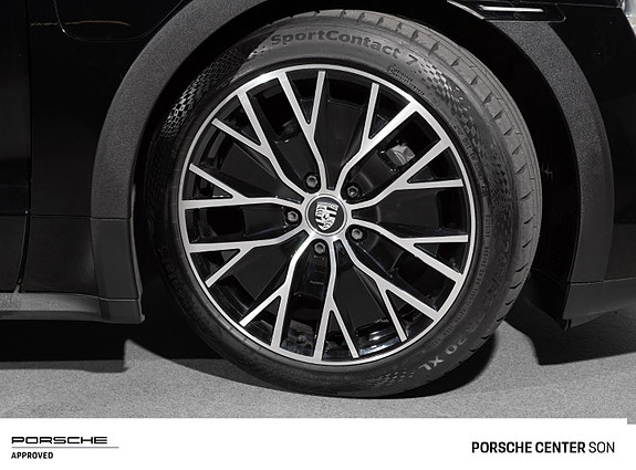 Porsche Taycan Cross Turismo 18 of 30