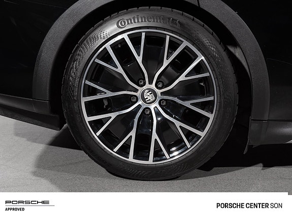 Porsche Taycan Cross Turismo 17 of 30