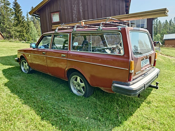 Volvo 245 3 of 5