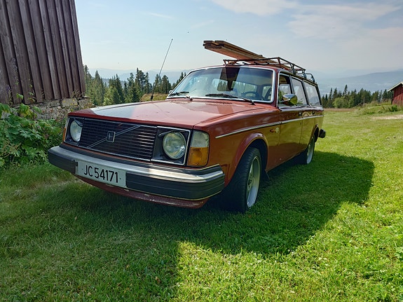 Volvo 245 2 of 5