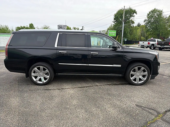 Cadillac Escalade 5 of 5