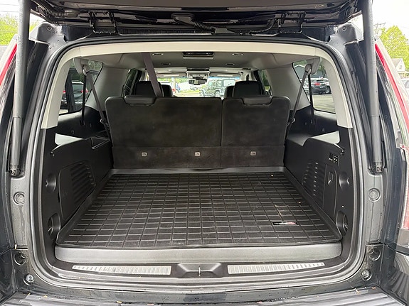 Cadillac Escalade 6 of 6