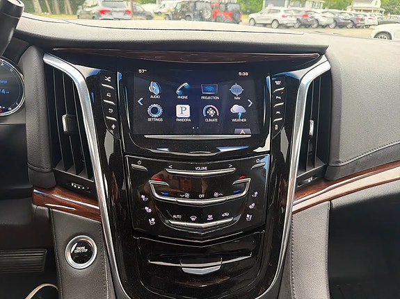Cadillac Escalade 4 of 5