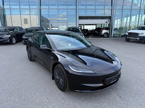 Tesla Model 3 2 of 5