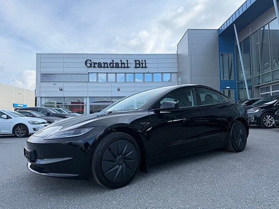 Tesla Model 3 3 of 5