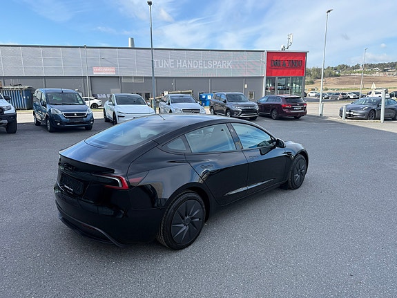 Tesla Model 3 5 of 5