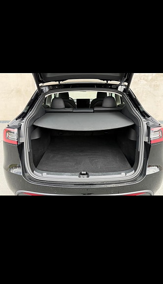 Tesla Model Y 21 of 30