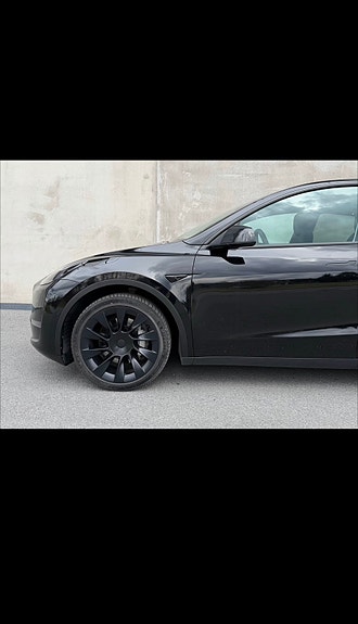 Tesla Model Y 11 of 30