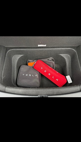 Tesla Model Y 23 of 30