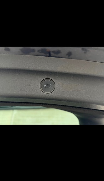 Tesla Model Y 24 of 30