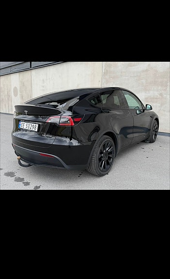 Tesla Model Y 26 of 30