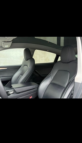Tesla Model Y 16 of 30