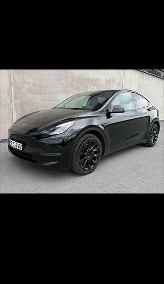 Tesla Model Y 8 of 30
