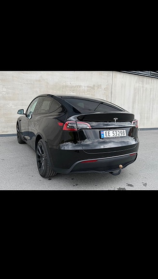 Tesla Model Y 18 of 30