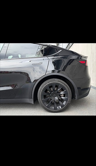 Tesla Model Y 10 of 30
