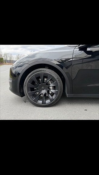 Tesla Model Y 9 of 30