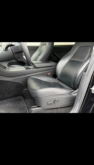 Tesla Model Y 17 of 30