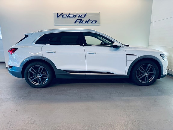Audi e-tron 5 of 5