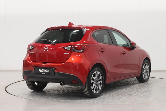 Mazda 2 4 of 5