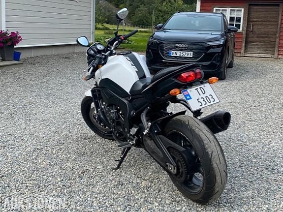 Yamaha FZ8-N 2 of 5