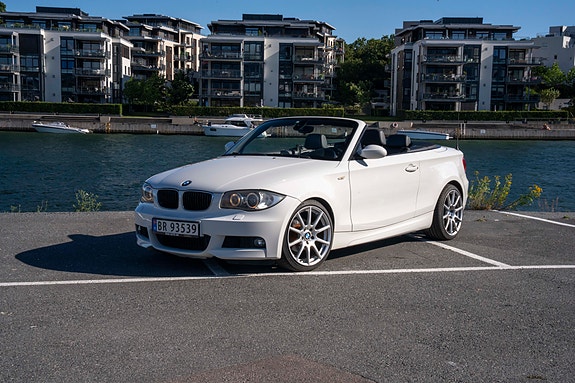 BMW 118i 2 of 5