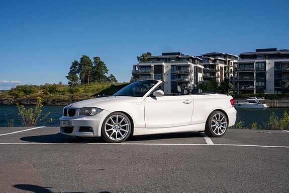 BMW 118i 3 of 5