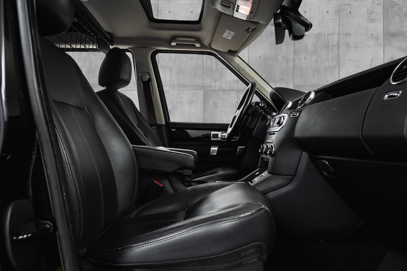Land Rover Discovery 16 of 30