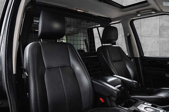 Land Rover Discovery 15 of 30