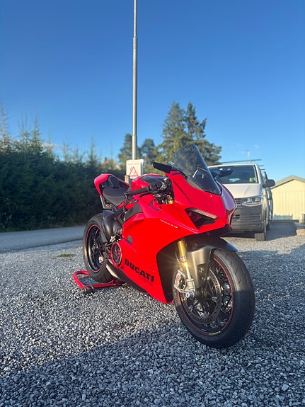 Ducati Panigale V4S 2 of 15