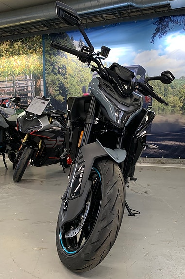 CFMOTO 675NK