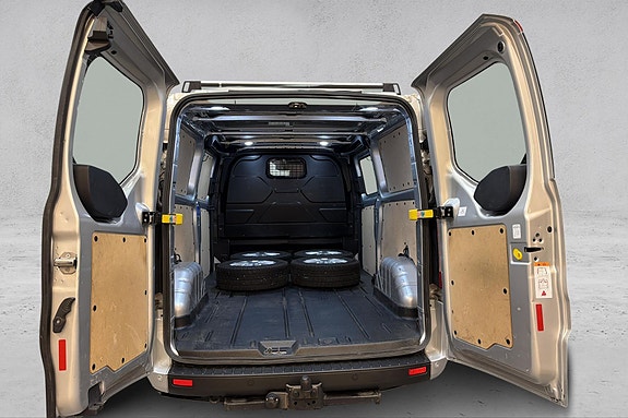 Ford Transit Custom 13 of 24
