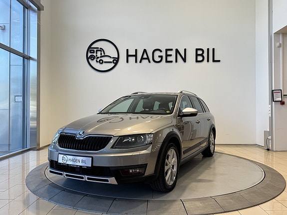 Skoda Octavia Scout 2 of 5