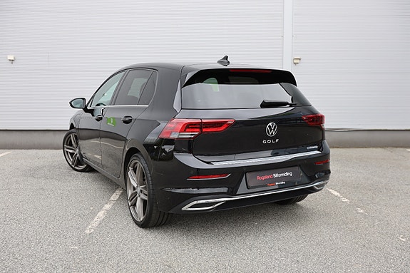 Volkswagen Golf VIII 4 of 5