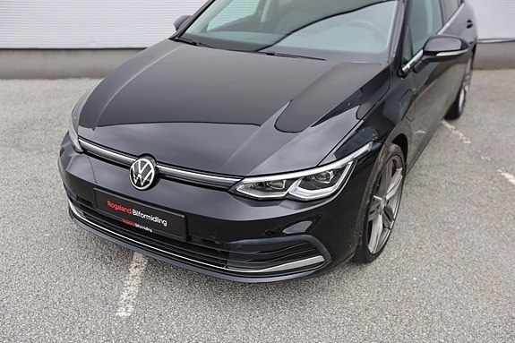 Volkswagen Golf VIII 2 of 5