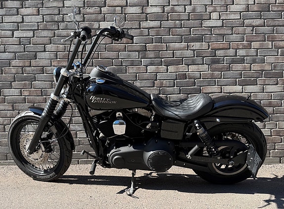 Harley-Davidson FXDB Dyna Street Bob 4 of 5