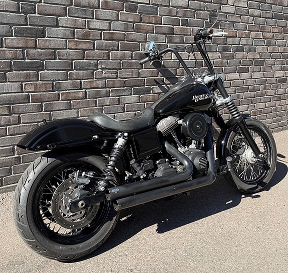 Harley-Davidson FXDB Dyna Street Bob 2 of 5
