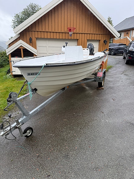 Selfa båt med motor og henger selges 2 of 5