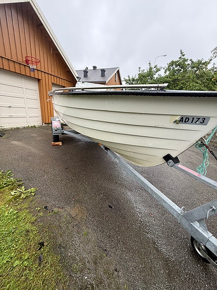 Selfa båt med motor og henger selges 4 of 5