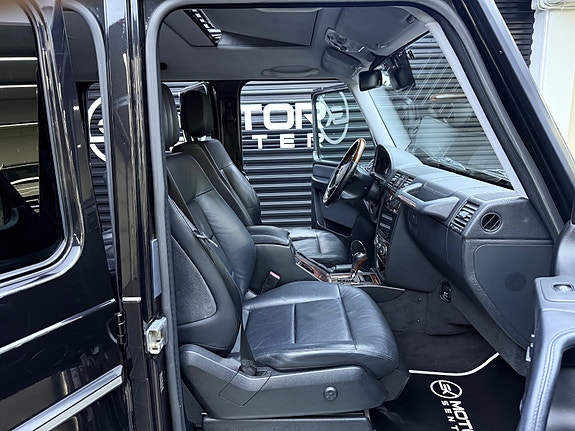Mercedes-Benz G55 29 of 30
