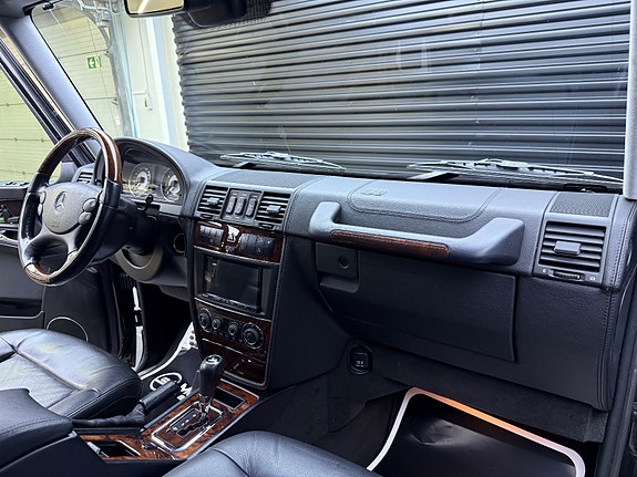 Mercedes-Benz G55 16 of 30