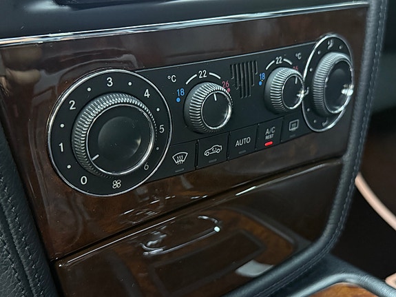 Mercedes-Benz G55 24 of 30
